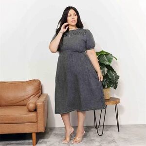 And The Why Full Size Washed Chambray Midi Dress
Color : Charcoal